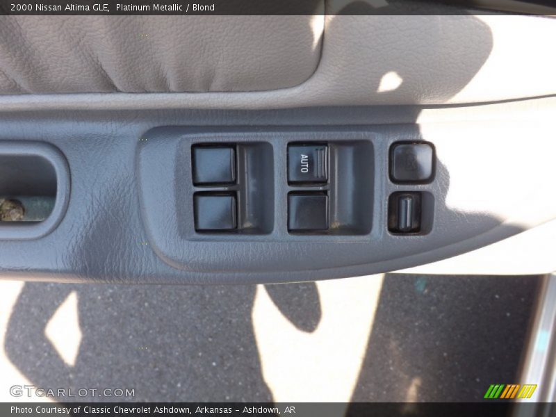 Platinum Metallic / Blond 2000 Nissan Altima GLE