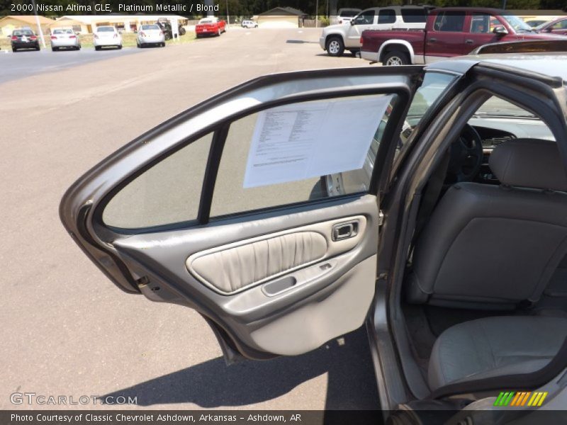 Platinum Metallic / Blond 2000 Nissan Altima GLE