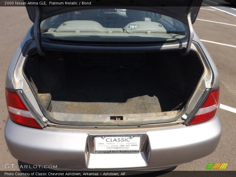 Platinum Metallic / Blond 2000 Nissan Altima GLE