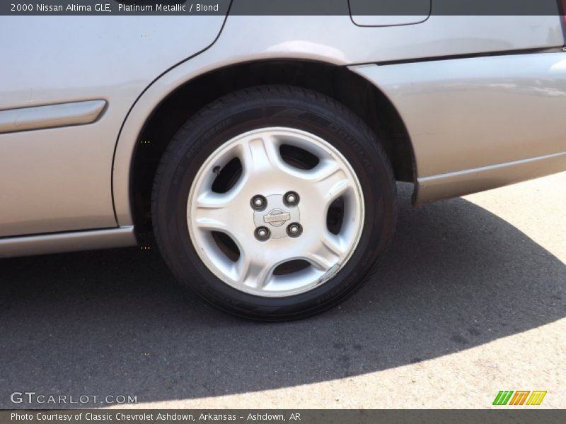 Platinum Metallic / Blond 2000 Nissan Altima GLE