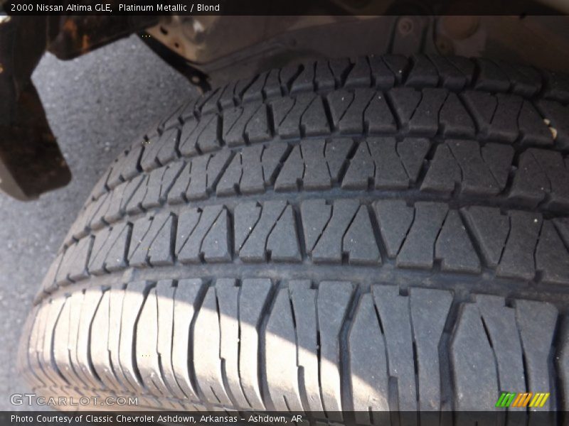 Platinum Metallic / Blond 2000 Nissan Altima GLE