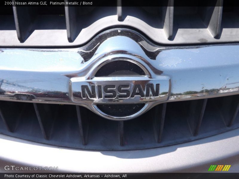 Platinum Metallic / Blond 2000 Nissan Altima GLE