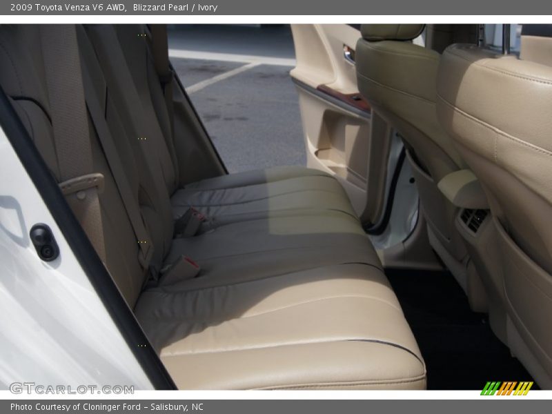Blizzard Pearl / Ivory 2009 Toyota Venza V6 AWD