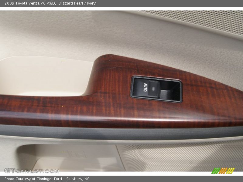 Blizzard Pearl / Ivory 2009 Toyota Venza V6 AWD