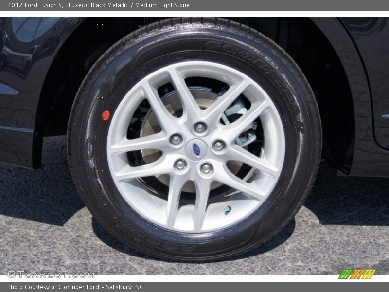 Tuxedo Black Metallic / Medium Light Stone 2012 Ford Fusion S