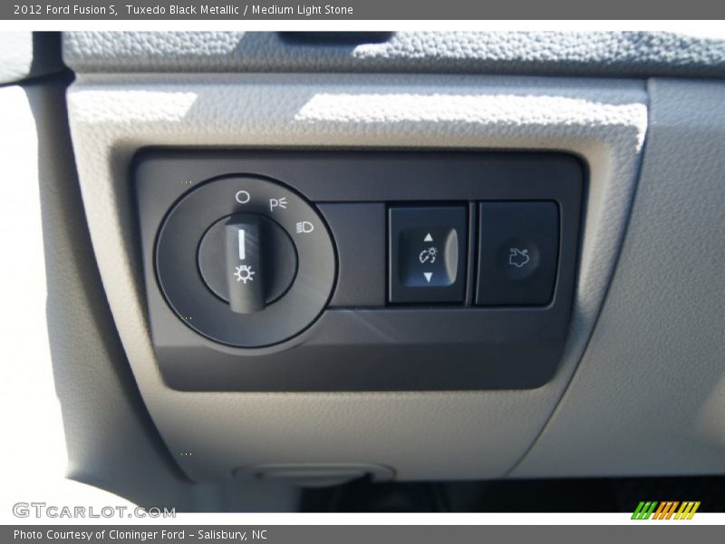 Tuxedo Black Metallic / Medium Light Stone 2012 Ford Fusion S