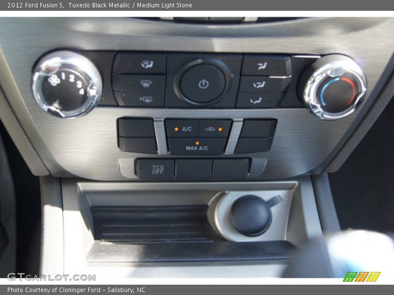 Tuxedo Black Metallic / Medium Light Stone 2012 Ford Fusion S