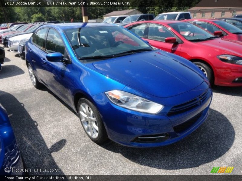Front 3/4 View of 2013 Dart SXT