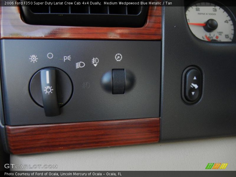 Controls of 2006 F350 Super Duty Lariat Crew Cab 4x4 Dually
