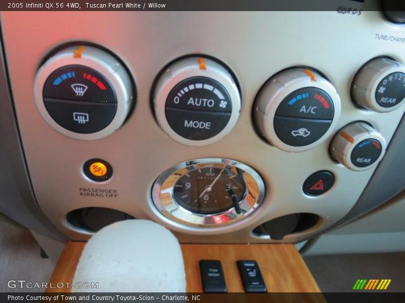 Tuscan Pearl White / Willow 2005 Infiniti QX 56 4WD