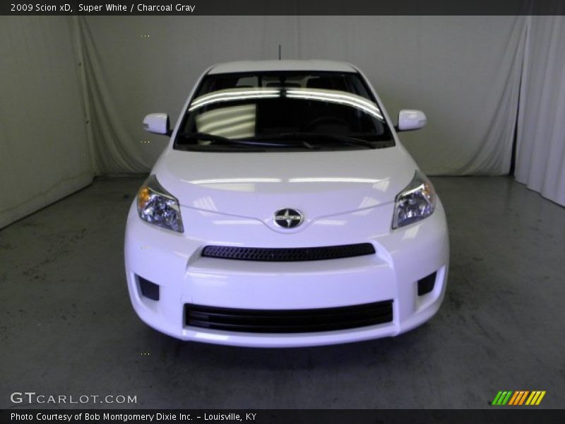 Super White / Charcoal Gray 2009 Scion xD