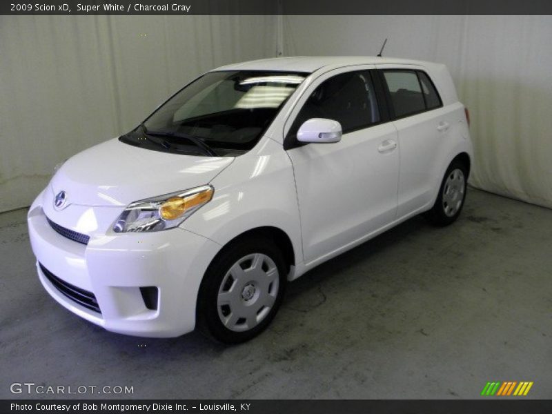 Super White / Charcoal Gray 2009 Scion xD