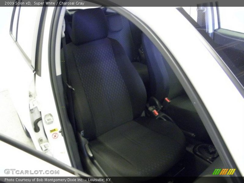 Super White / Charcoal Gray 2009 Scion xD