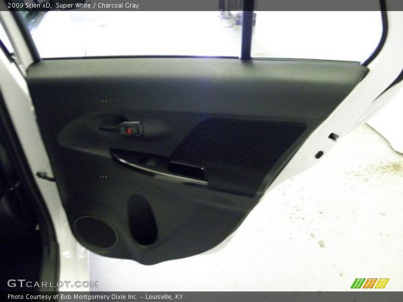 Super White / Charcoal Gray 2009 Scion xD