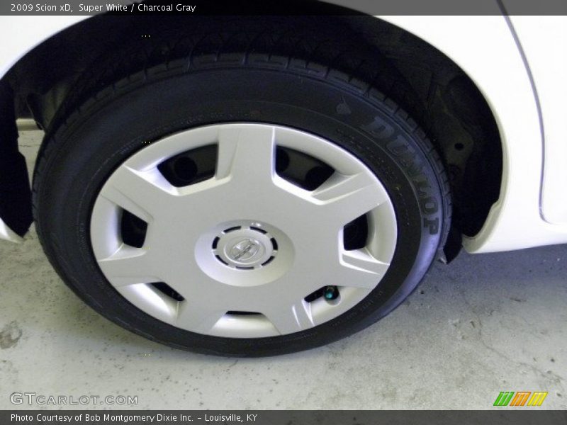 Super White / Charcoal Gray 2009 Scion xD