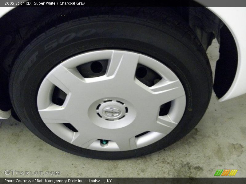 Super White / Charcoal Gray 2009 Scion xD