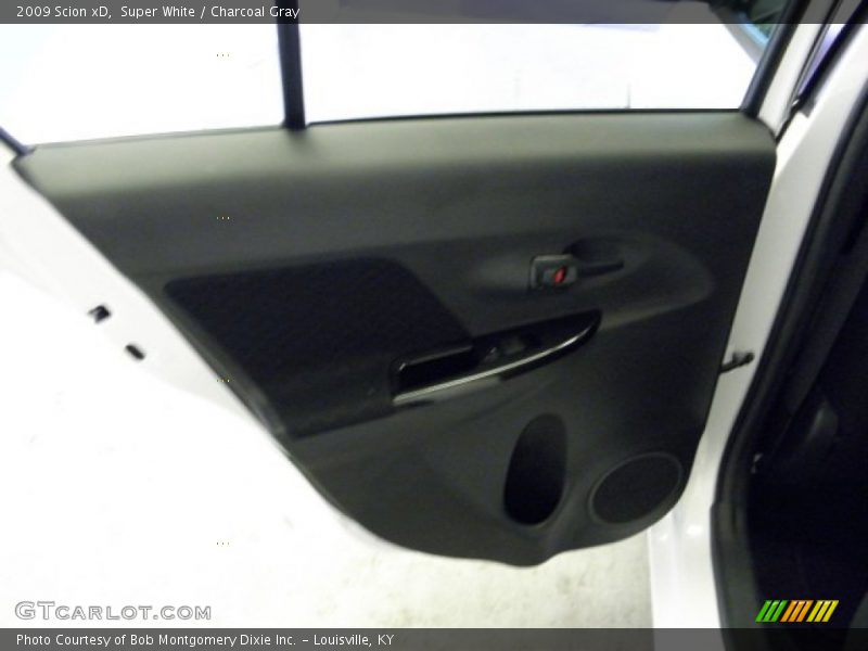 Super White / Charcoal Gray 2009 Scion xD
