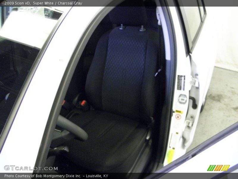 Super White / Charcoal Gray 2009 Scion xD