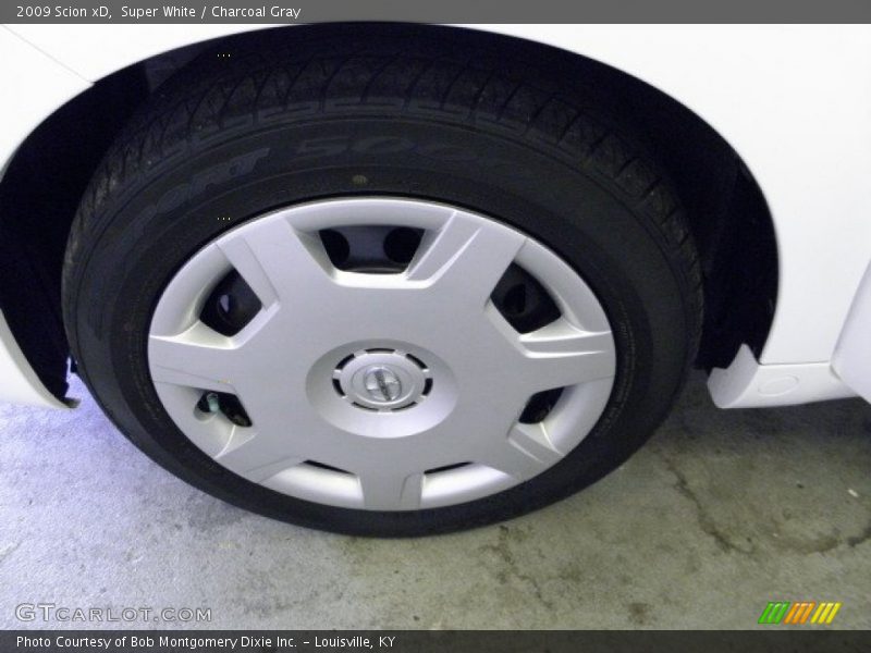 Super White / Charcoal Gray 2009 Scion xD