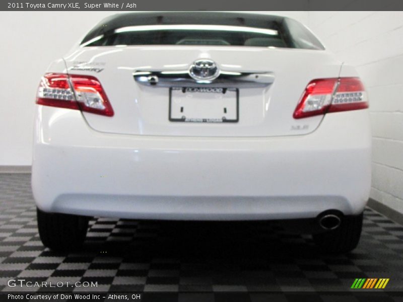 Super White / Ash 2011 Toyota Camry XLE