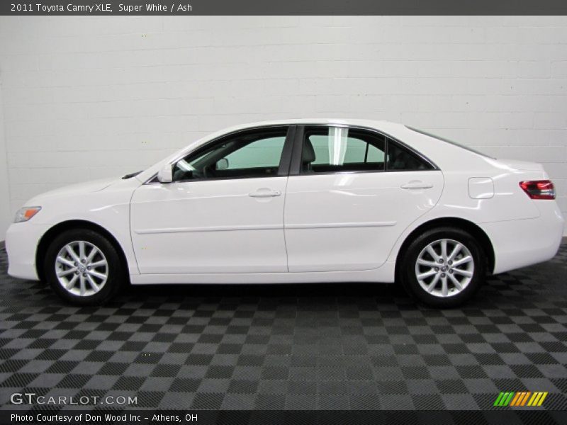 Super White / Ash 2011 Toyota Camry XLE