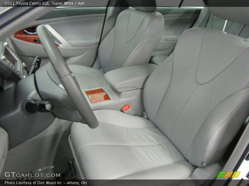 Super White / Ash 2011 Toyota Camry XLE