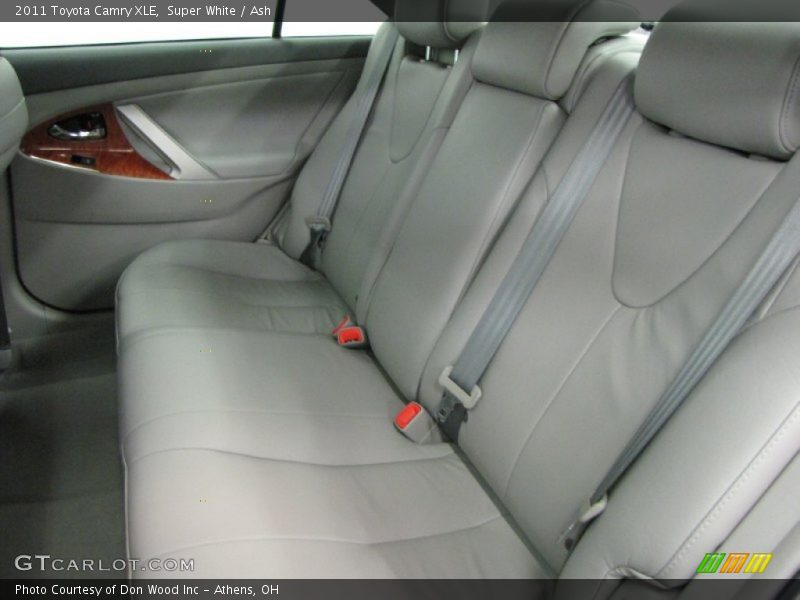 Super White / Ash 2011 Toyota Camry XLE