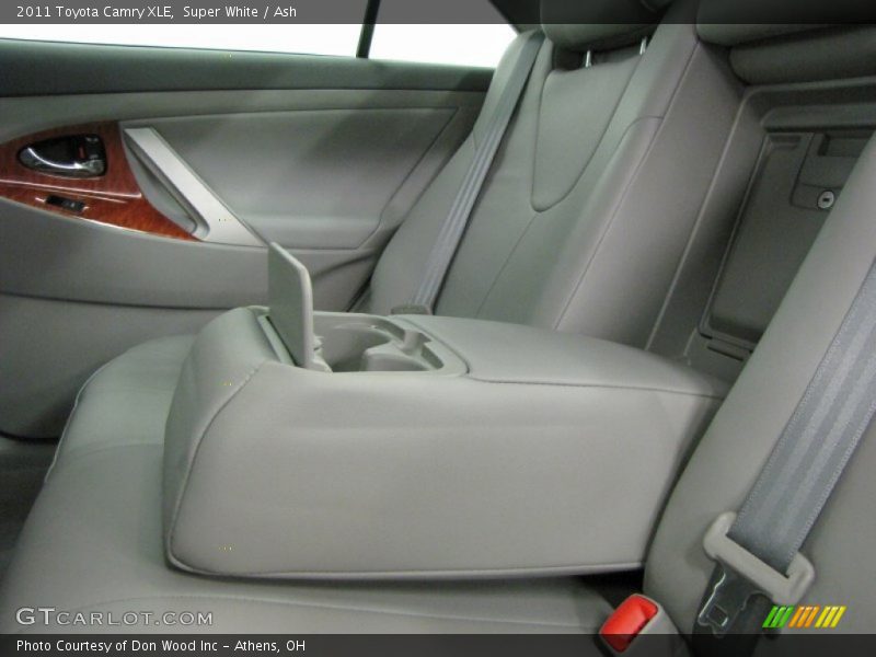 Super White / Ash 2011 Toyota Camry XLE
