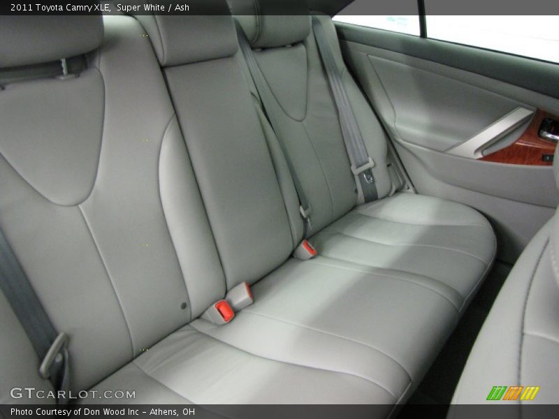 Super White / Ash 2011 Toyota Camry XLE