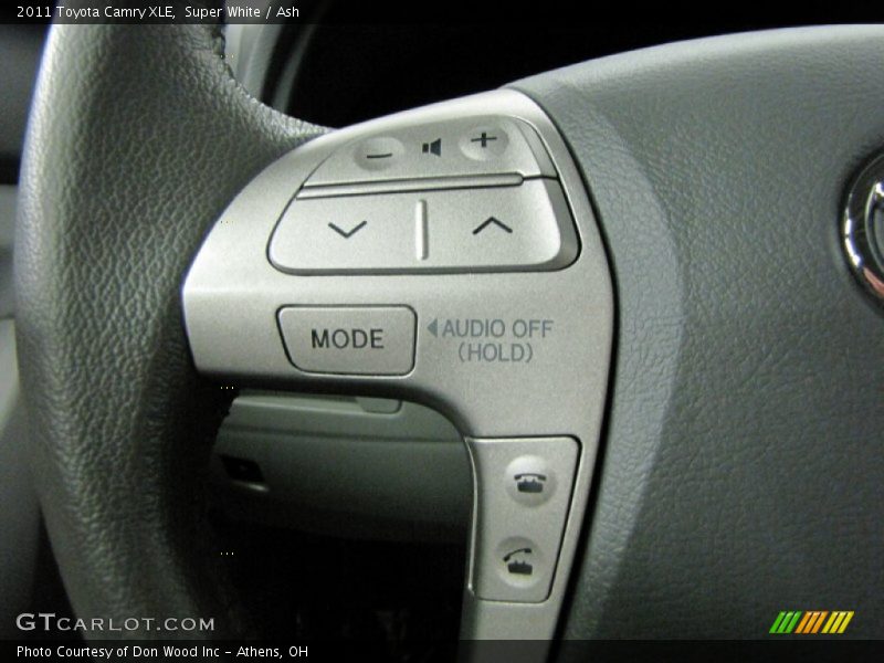 Super White / Ash 2011 Toyota Camry XLE