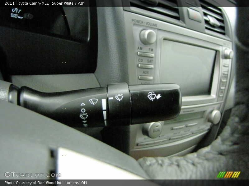 Super White / Ash 2011 Toyota Camry XLE