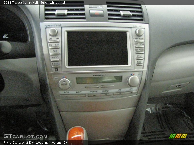 Super White / Ash 2011 Toyota Camry XLE