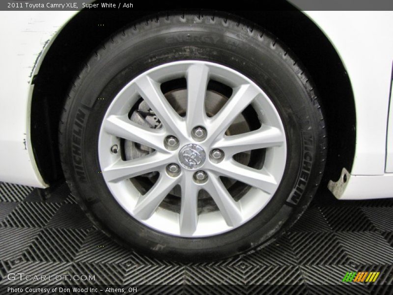 Super White / Ash 2011 Toyota Camry XLE