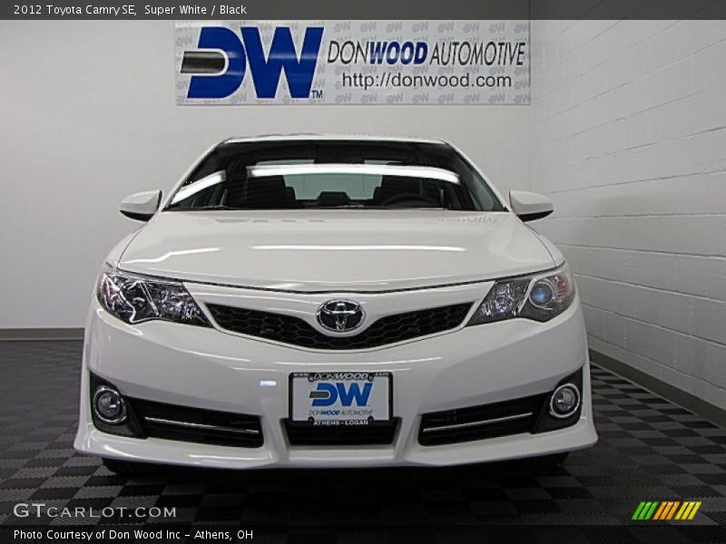 Super White / Black 2012 Toyota Camry SE