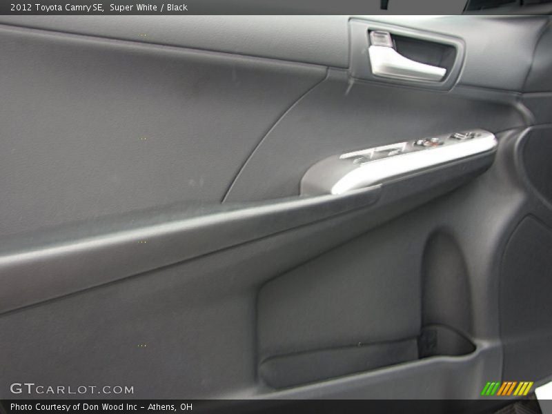 Super White / Black 2012 Toyota Camry SE