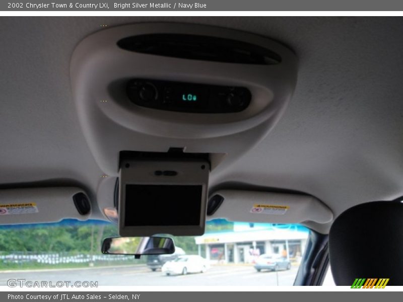 Bright Silver Metallic / Navy Blue 2002 Chrysler Town & Country LXi