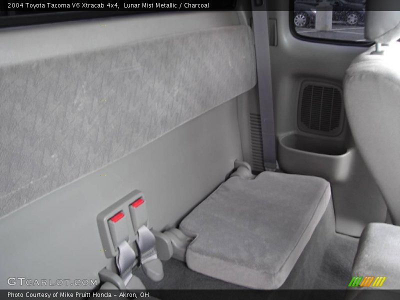 Lunar Mist Metallic / Charcoal 2004 Toyota Tacoma V6 Xtracab 4x4