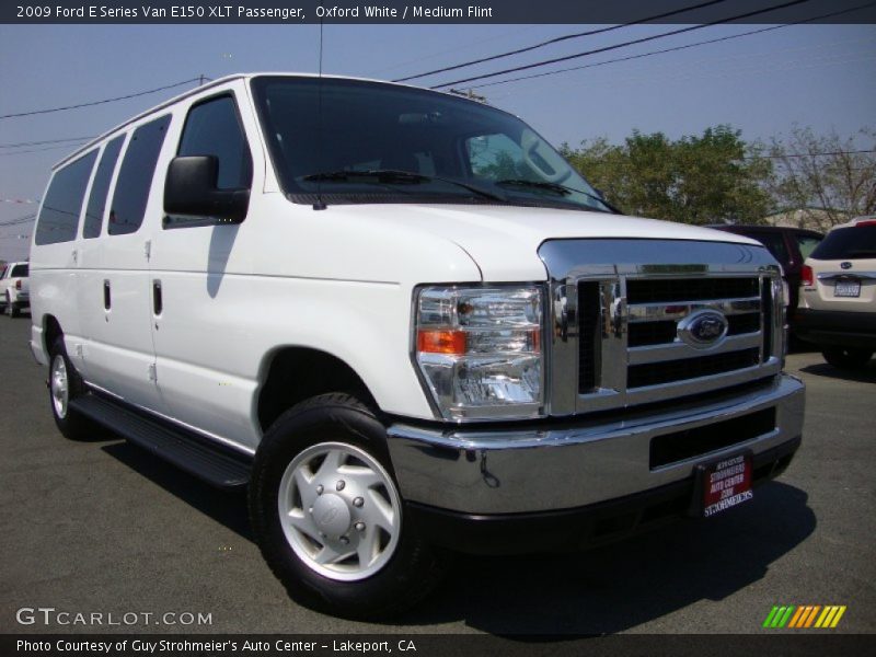 Front 3/4 View of 2009 E Series Van E150 XLT Passenger