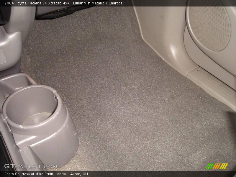 Lunar Mist Metallic / Charcoal 2004 Toyota Tacoma V6 Xtracab 4x4