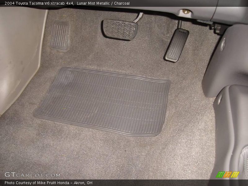 Lunar Mist Metallic / Charcoal 2004 Toyota Tacoma V6 Xtracab 4x4
