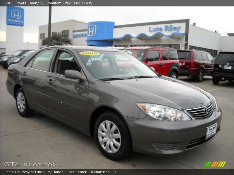 Phantom Gray Pearl / Gray 2005 Toyota Camry LE