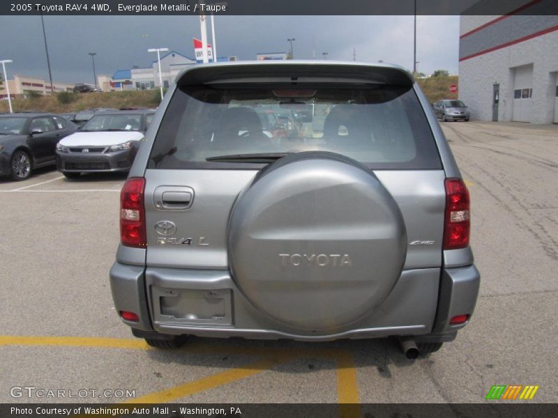 Everglade Metallic / Taupe 2005 Toyota RAV4 4WD