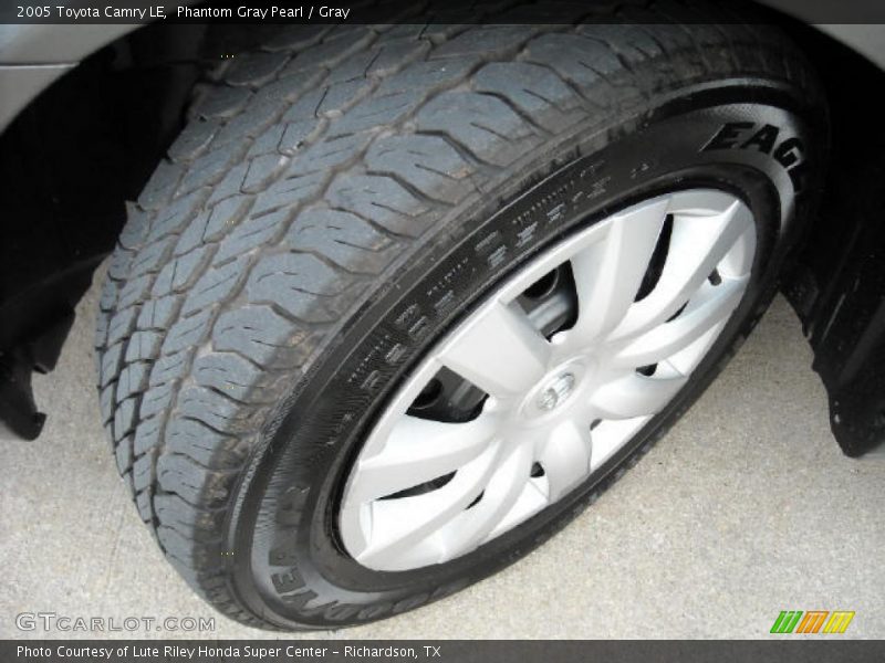 Phantom Gray Pearl / Gray 2005 Toyota Camry LE