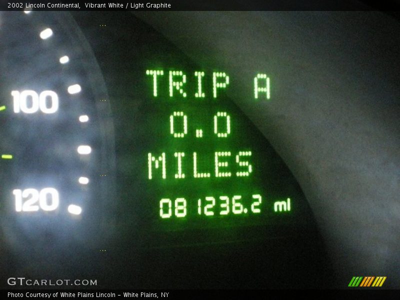 Vibrant White / Light Graphite 2002 Lincoln Continental