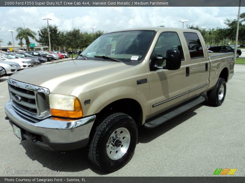 Front 3/4 View of 2000 F350 Super Duty XLT Crew Cab 4x4