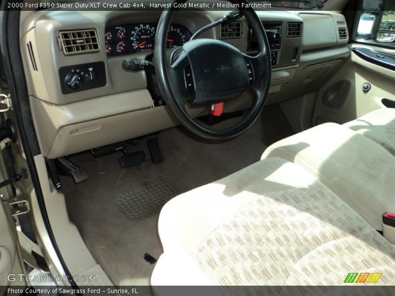 Harvest Gold Metallic / Medium Parchment 2000 Ford F350 Super Duty XLT Crew Cab 4x4