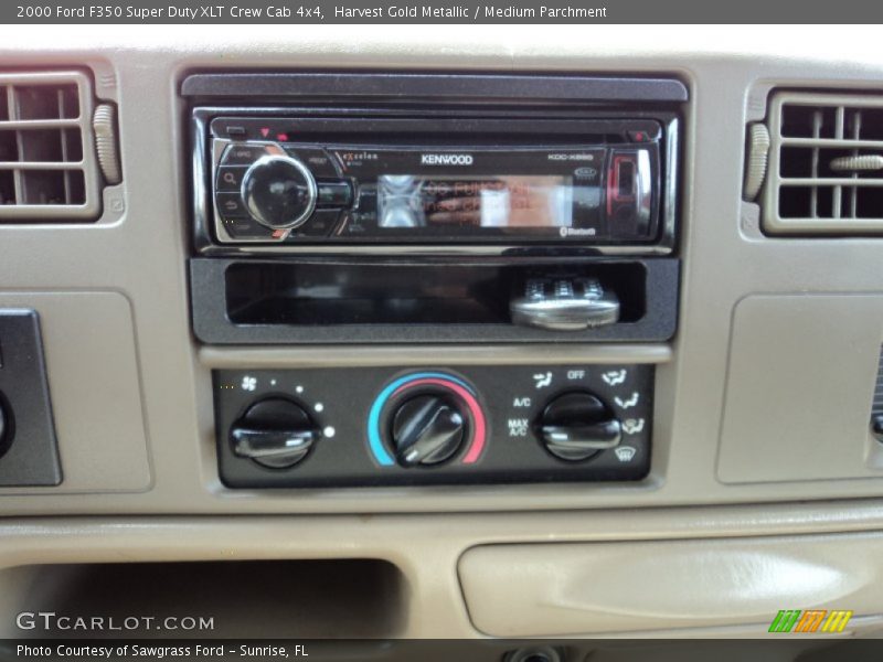 Harvest Gold Metallic / Medium Parchment 2000 Ford F350 Super Duty XLT Crew Cab 4x4