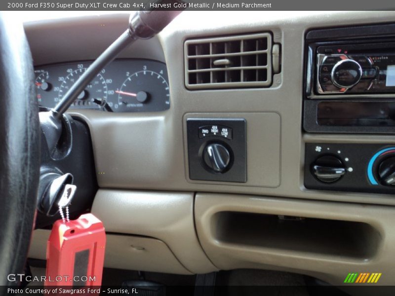 Harvest Gold Metallic / Medium Parchment 2000 Ford F350 Super Duty XLT Crew Cab 4x4