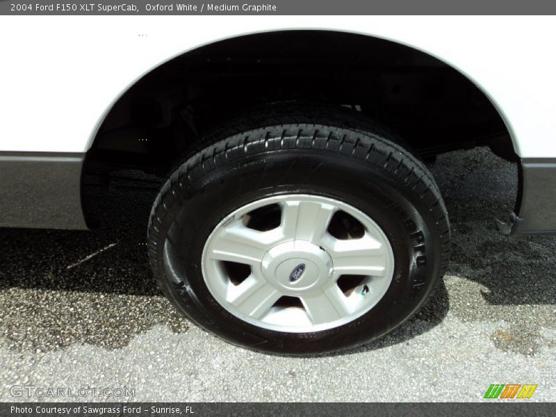 Oxford White / Medium Graphite 2004 Ford F150 XLT SuperCab