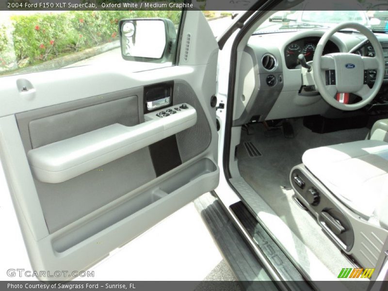 Oxford White / Medium Graphite 2004 Ford F150 XLT SuperCab